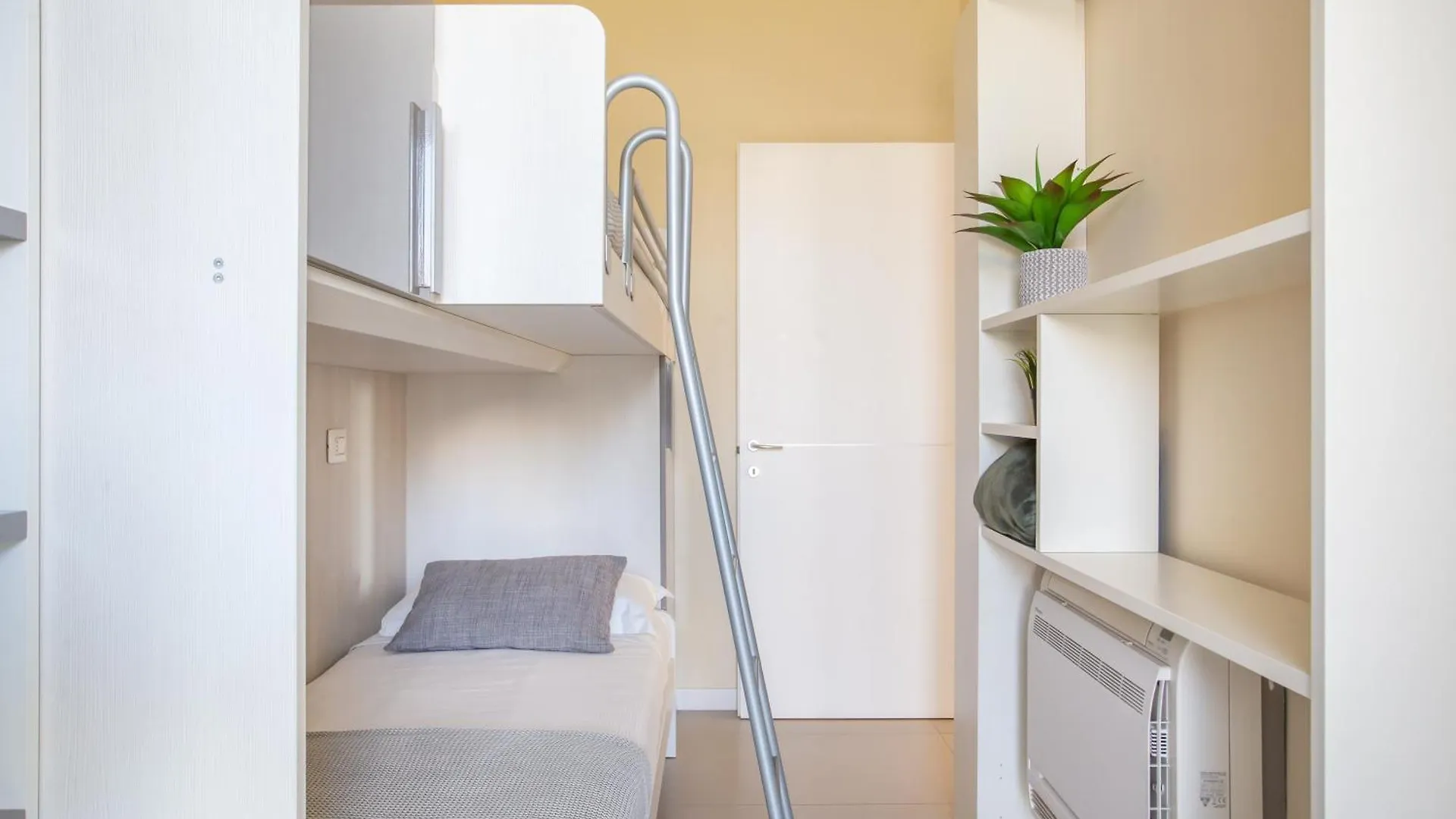 Jesolo Vista Lido Retreat Apartment Italy